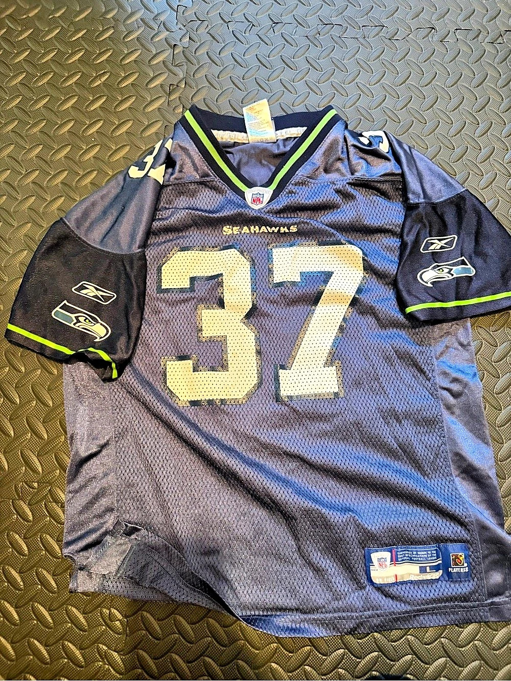 Reebok NFL Seattle Seahawks Shaun Alexander #37 jersey Boys Large NFL Jersey Bla